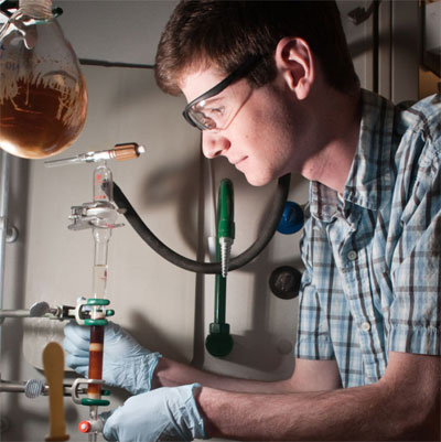 O'Connor '11 doing research in synthetic organic chemistry