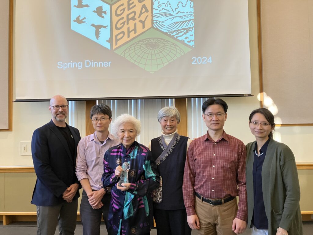 Image of Minnesotan Taiwanese Recipients standing with Geography Professor
